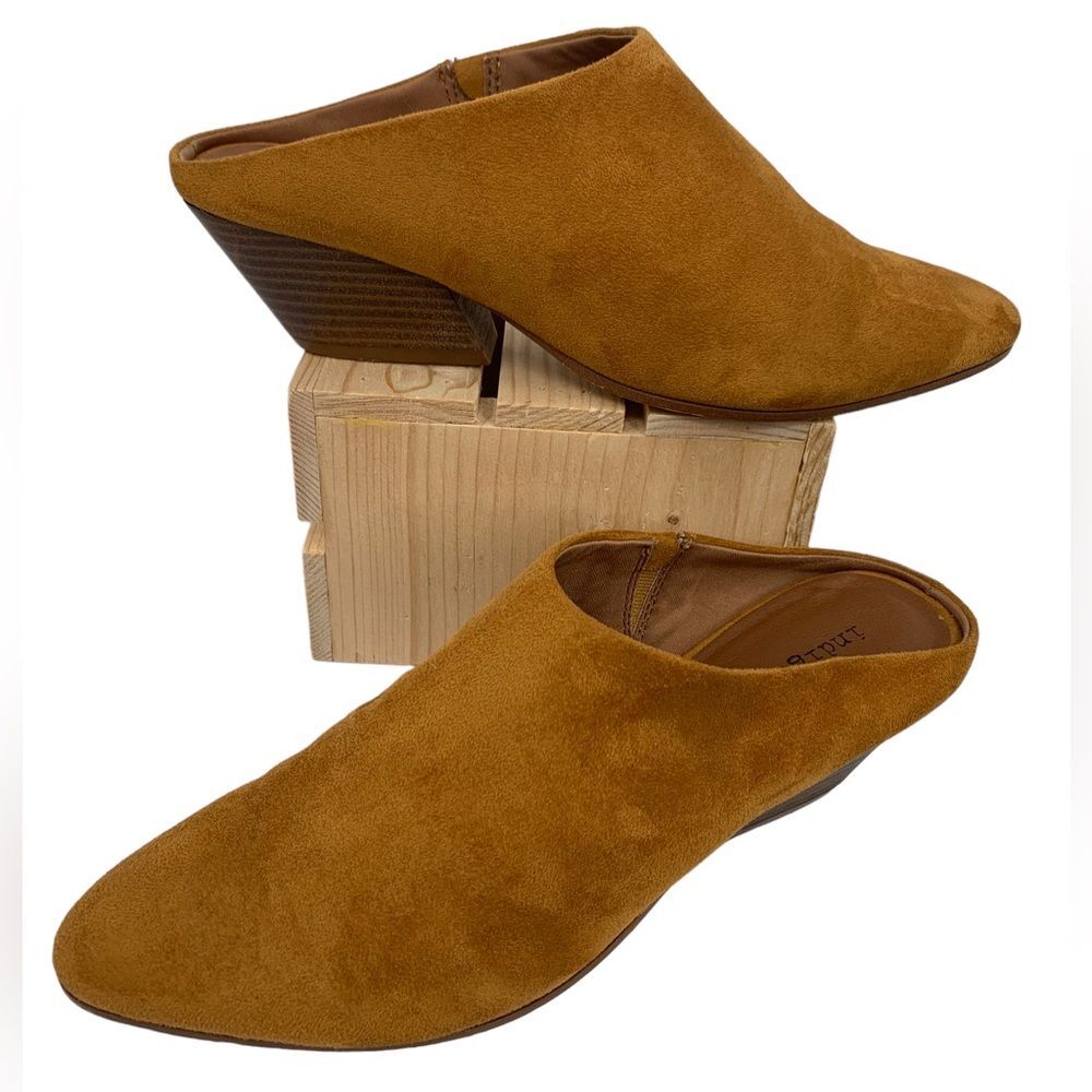Indigo rd. Larnaca Camel Tan Faux Suede Mule Clog Sz. 8.5